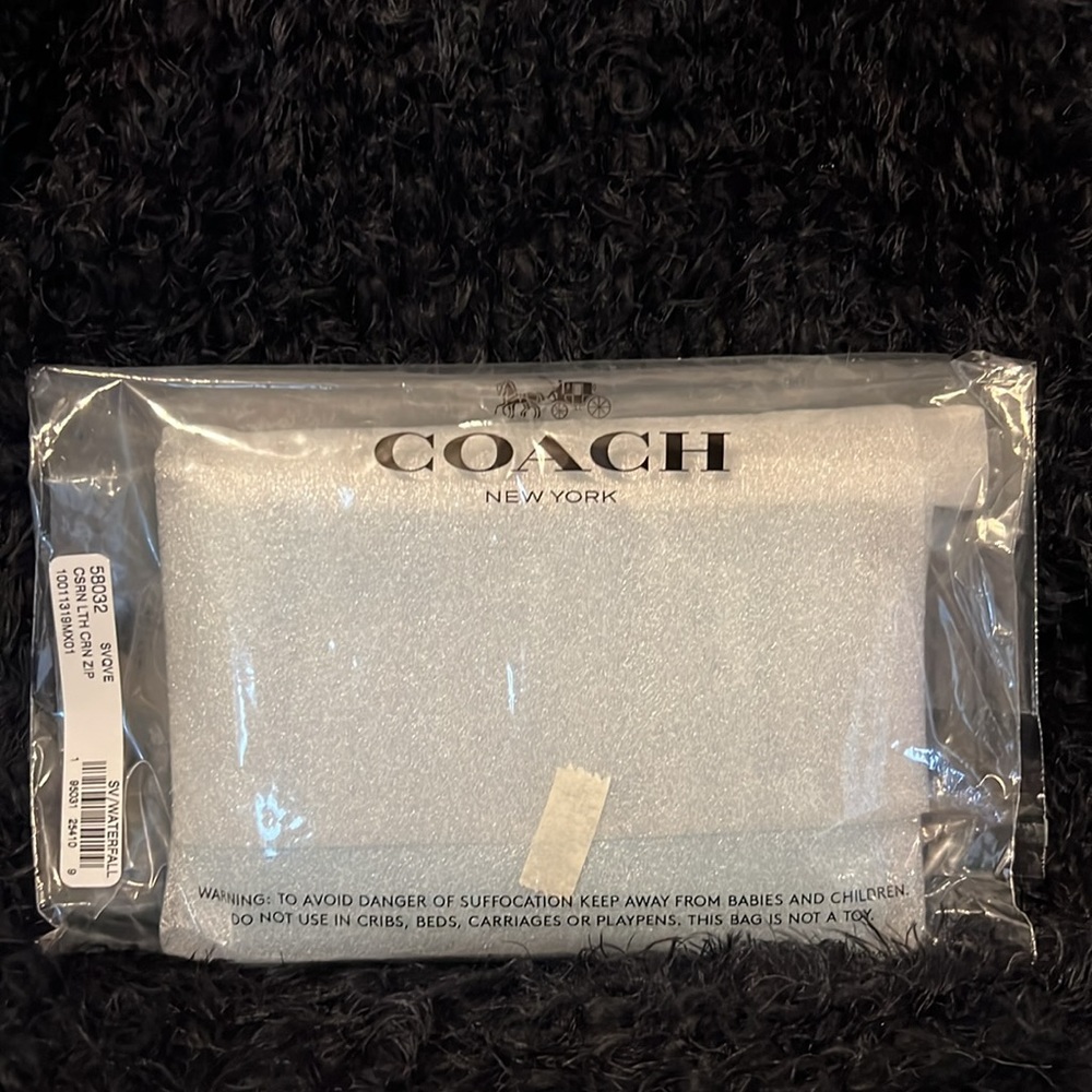 Corner Zip Wristlet - Picture 5 of 5